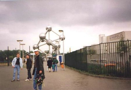 Atomium_May_day_1991.jpg